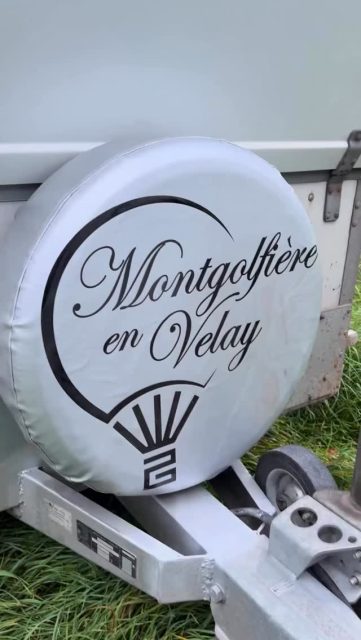 🎉 GRAND JEU CONCOURS spécial sortie guide de la Haute-Loire 🎉

Pour notre troisième jeu concours, Form’Actuel collabore avec Montgolfières en Velay (43750 Vals-près-le-Puy) pour vous offrir un vol en montgolfière d’une valeur de 280 euros.

Pour participer, c’est simple :
1️⃣ Suivre notre compte @guidespratiques et celui des montgolfières @montgolfiere_velay ⬅️
2️⃣ Liker ce post ❤️
3️⃣ Taguer 3 personnes en commentaire (1 commentaire = 1 participation - il vous suffit de mentionner trois nouvelles personnes à chaque fois) 💬

Bonus : Partager en story autant de fois que vous le souhaitez 🔗

🗓️ Le concours débute le lundi 15 juin 2026 à 18h et se termine le lundi 31 août 2026 à 18h.

🎟️ Tirage au sort le mardi 1er septembre 2026 en fin de journée.
Le gagnant sera contacté par message privé via notre compte (livraison en France Métropolitaine).

⚠️ Il ne vous sera jamais demandé de cliquer sur un lien, d’appeler un numéro surtaxé ou de nous communiquer vos coordonnées bancaires. 
Ce jeu concours n’est ni géré, ni sponsorisé par Instagram. En y participant, vous exonérez cette plateforme de toute responsabilité. 

Règlement du jeu concours dans notre biographie ou directement sur notre site internet www.guidespratiques.fr 

🍀 Bonne chance à tous !! 🤞 #jeuconcours #montgolfière #concoursinstagram #concours #hauteloire